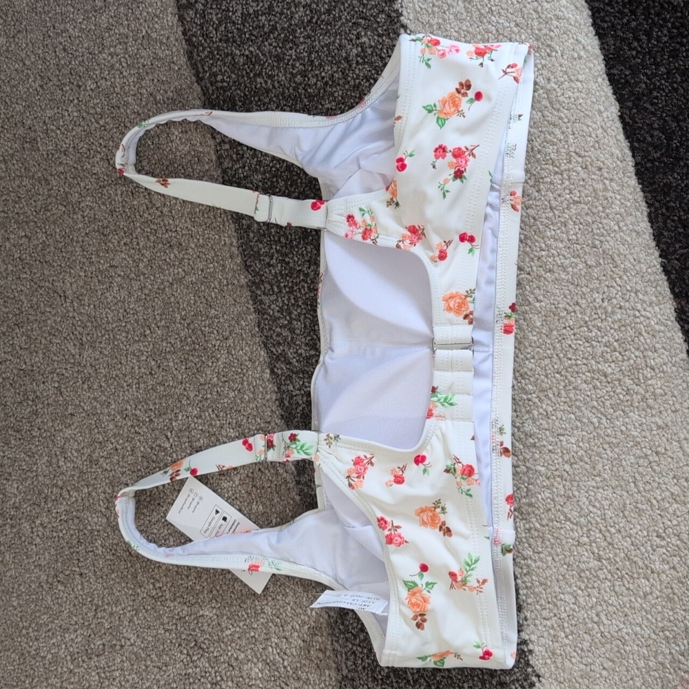 NEW Cupshe Two Piece Swimsuit - Size L - Picture 2 of 5